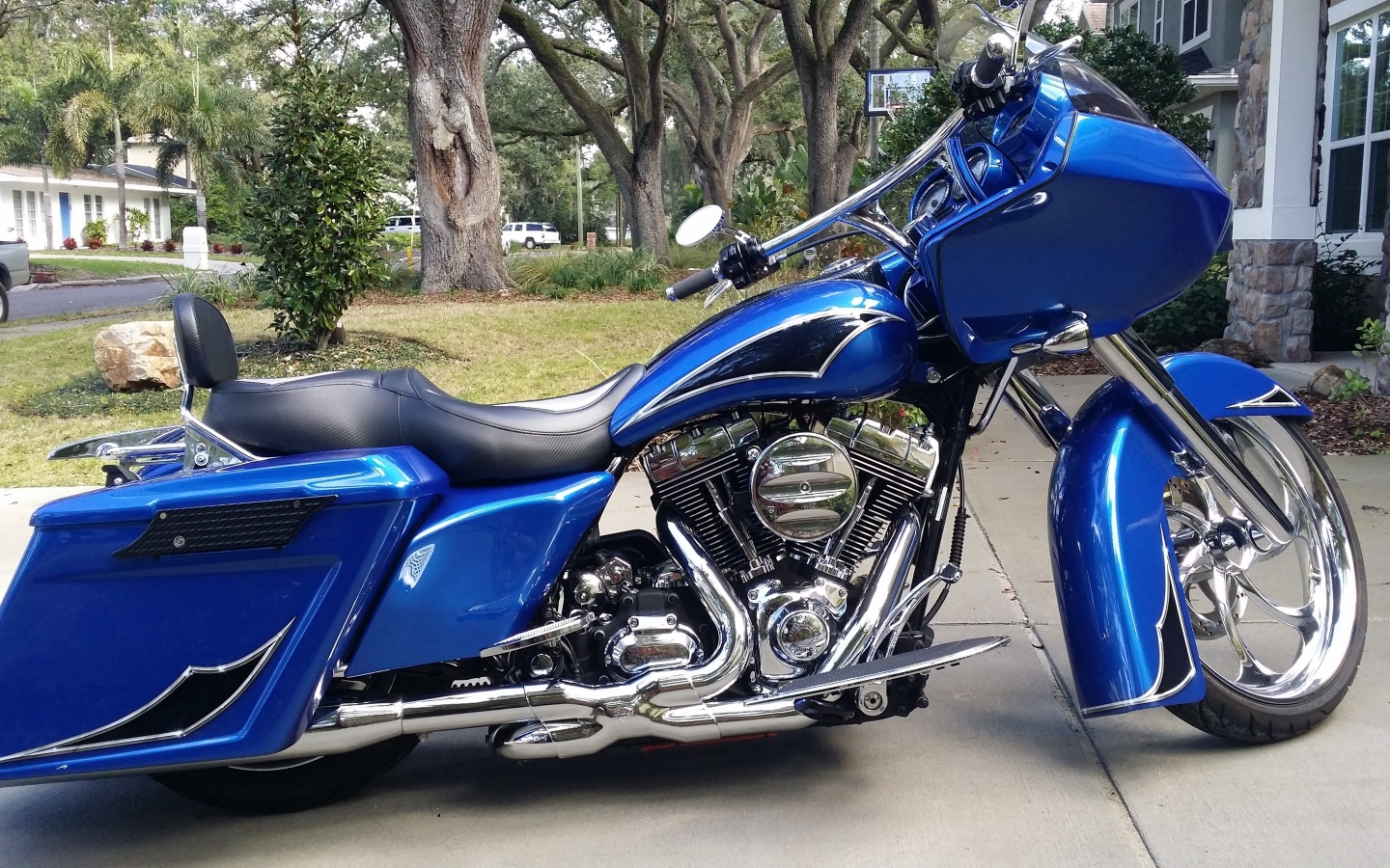 Custom Harley Road King for 1440 x 900 widescreen resolution