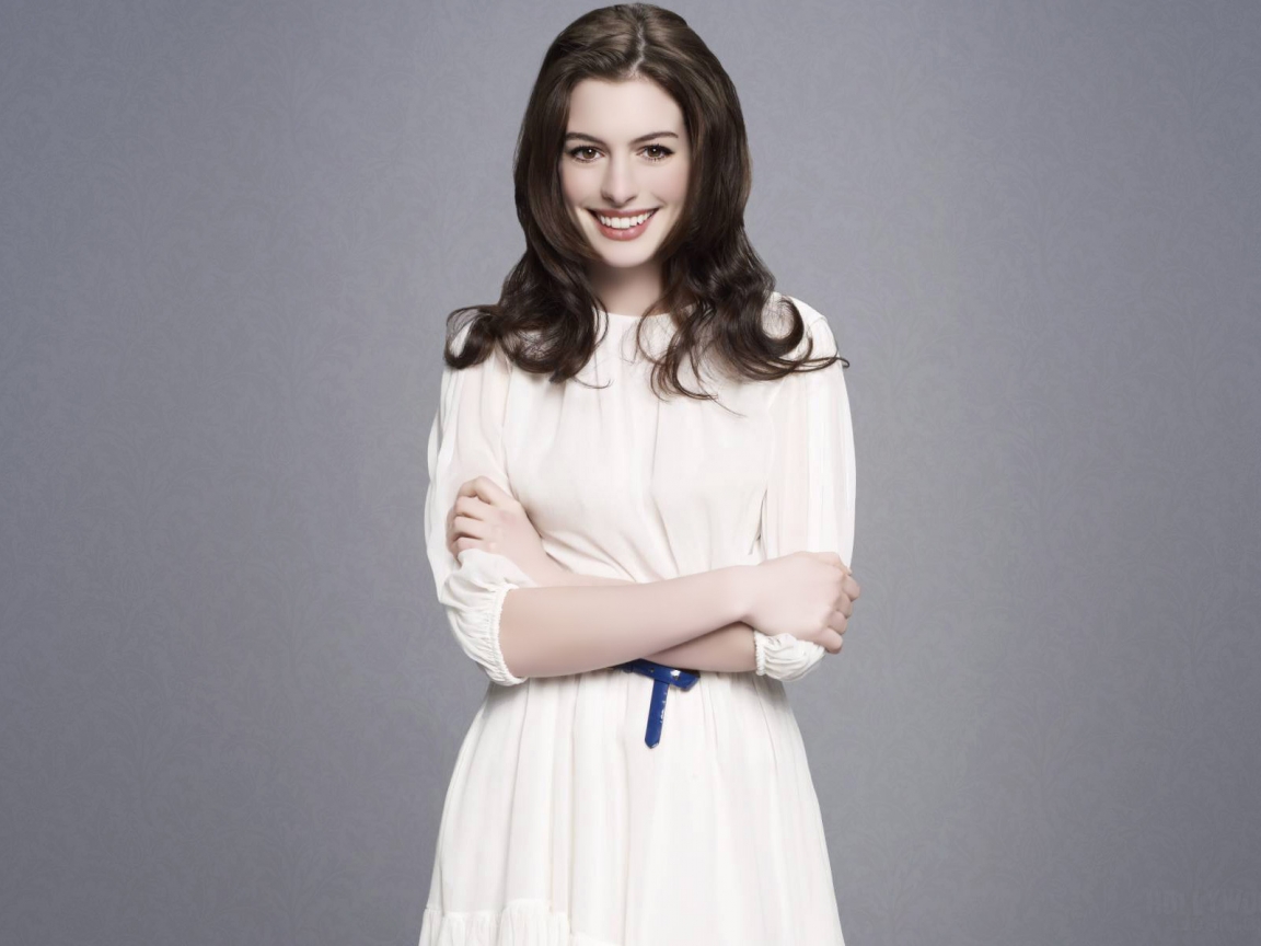Cute Anne Hathaway for 1152 x 864 resolution