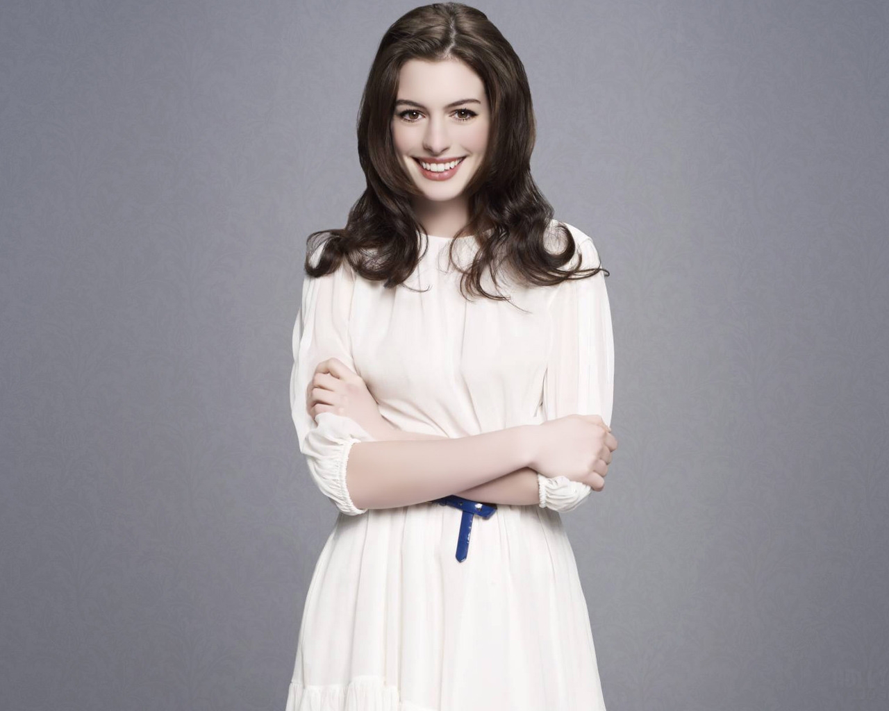 Cute Anne Hathaway for 1280 x 1024 resolution