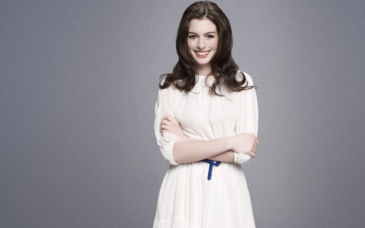 Cute Anne Hathaway for 1280 x 800 widescreen resolution