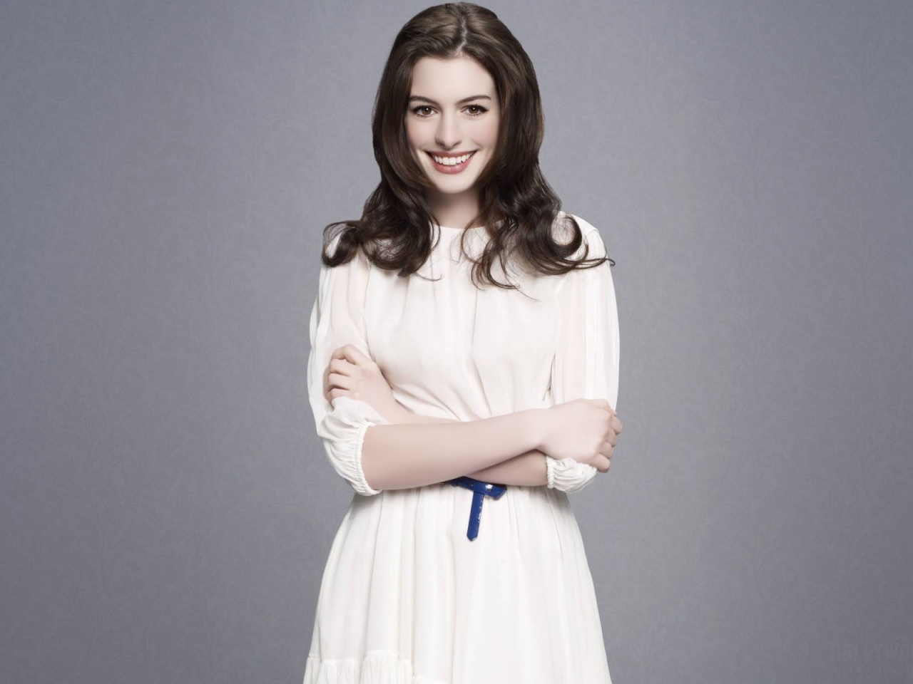Cute Anne Hathaway for 1280 x 960 resolution