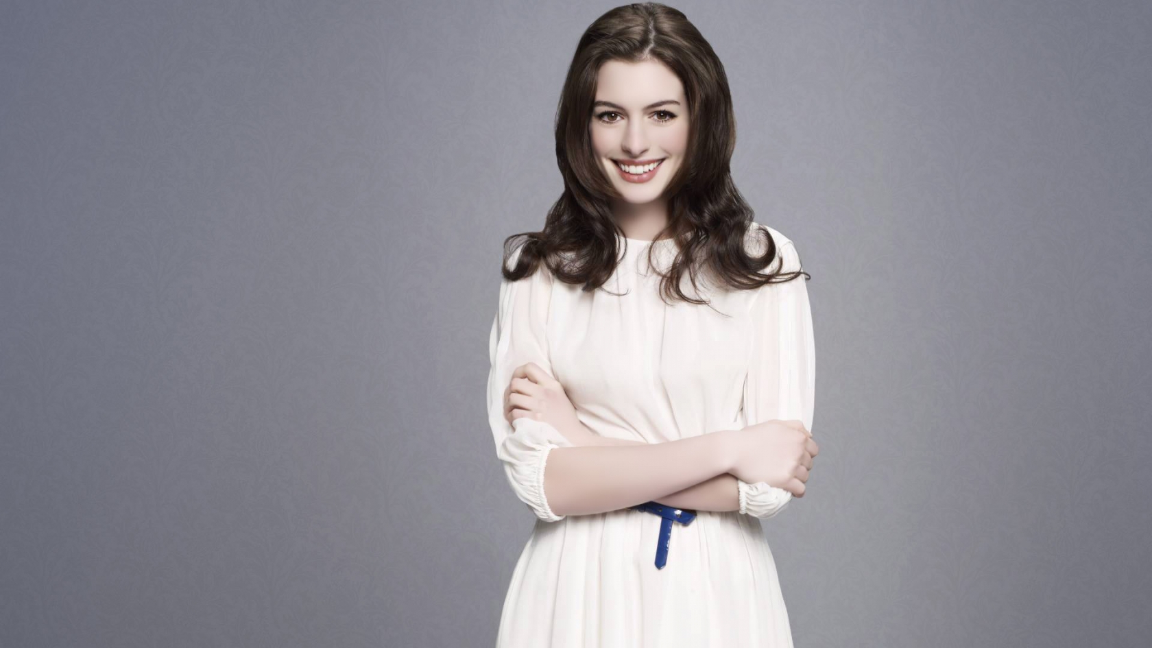 Cute Anne Hathaway for 1680 x 945 HDTV resolution