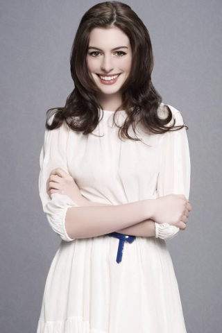 Cute Anne Hathaway for 320 x 480 iPhone resolution