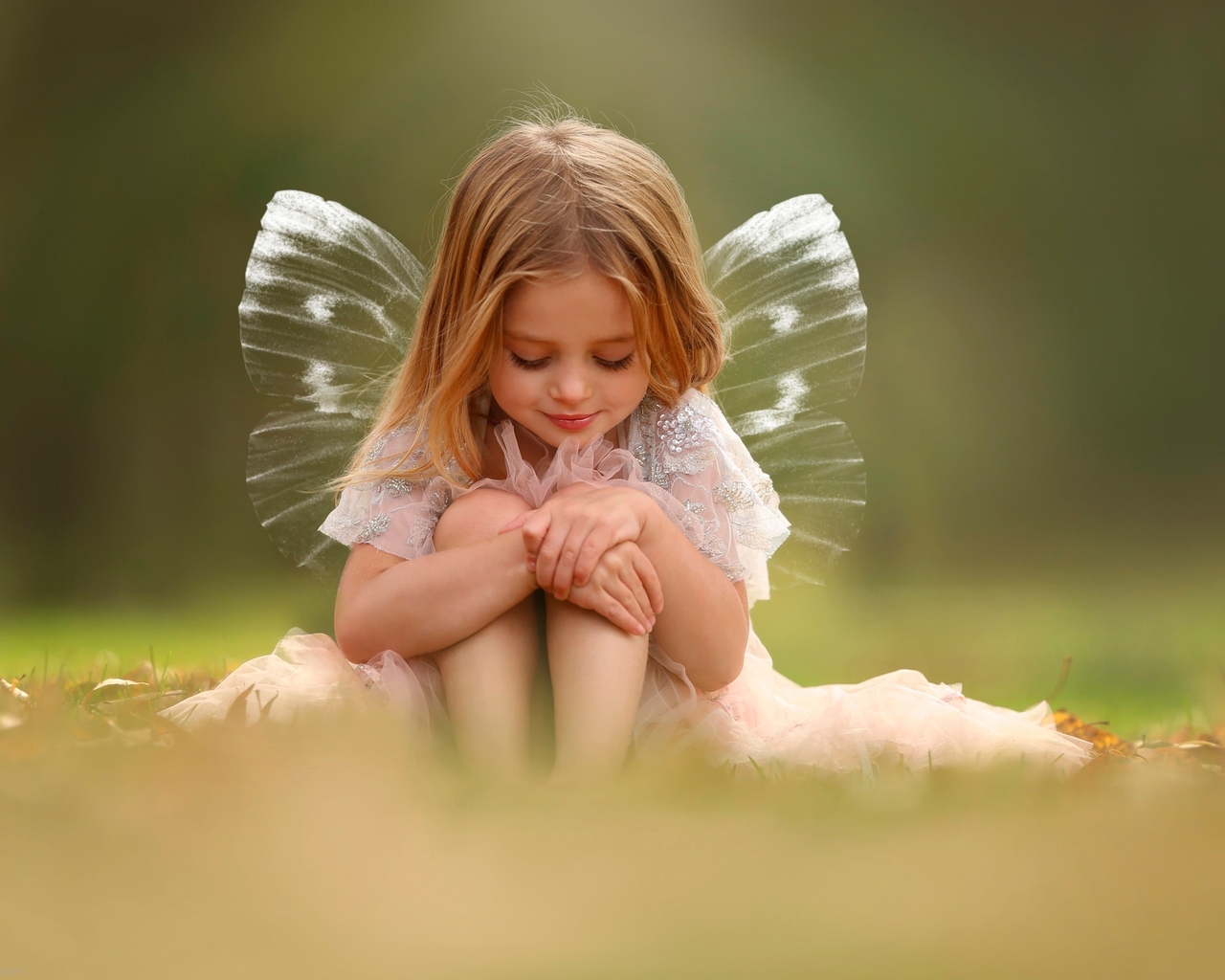 Cute Little Fairy for 1280 x 1024 resolution