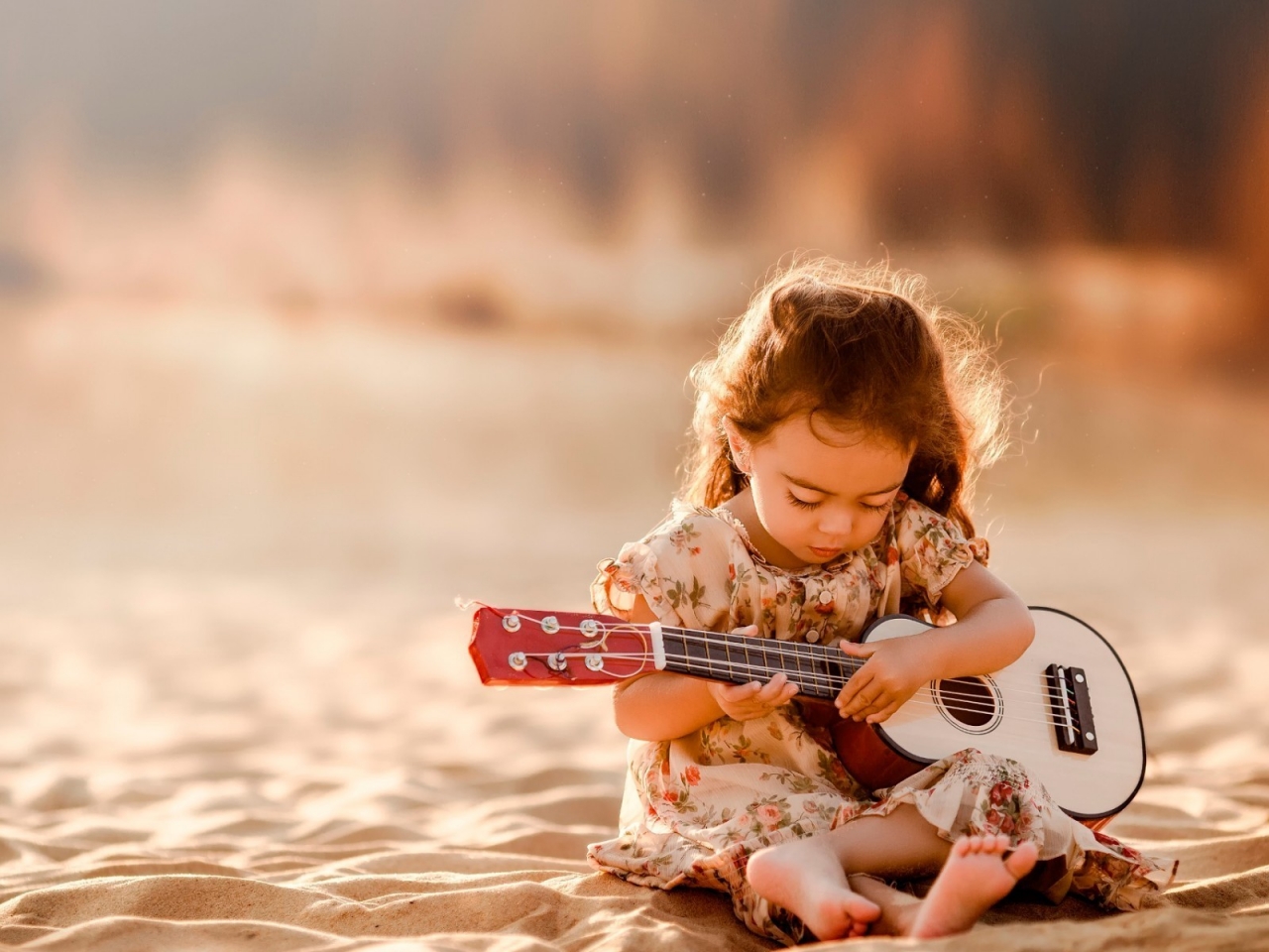 Cute Little Girl Playing Guitar for 1280 x 960 resolution