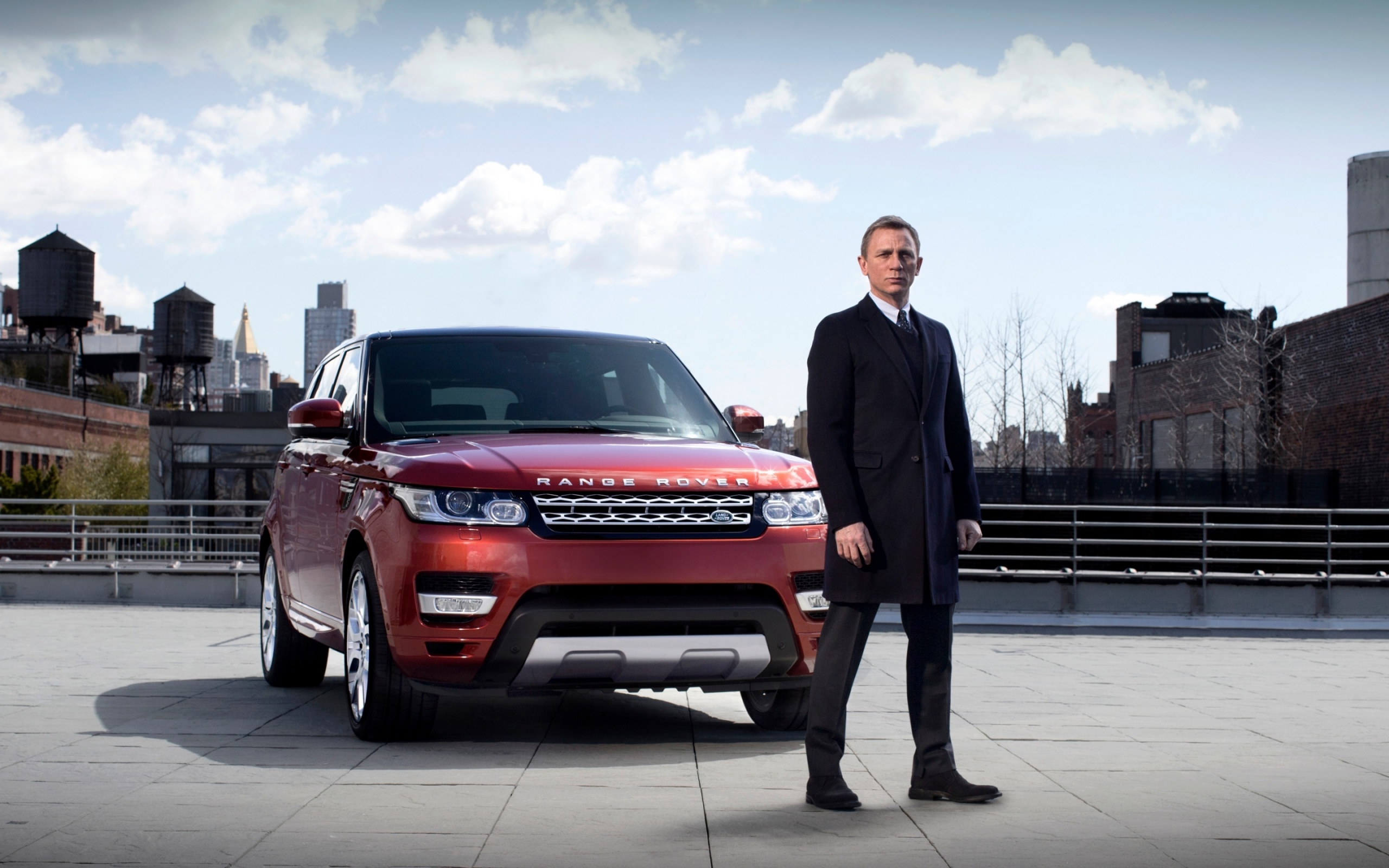 Daniel Craig and Range Rover for 2560 x 1600 widescreen resolution