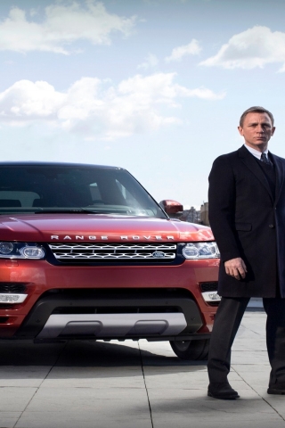 Daniel Craig and Range Rover for 320 x 480 iPhone resolution