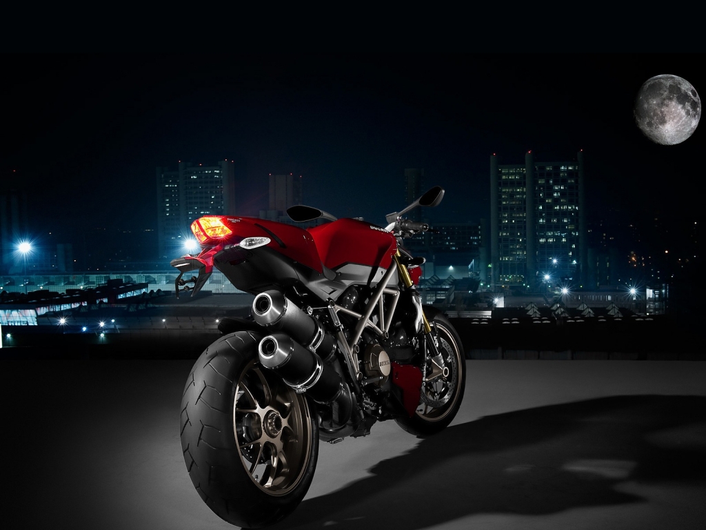 Ducati Super Sport Rear Angle for 1024 x 768 resolution