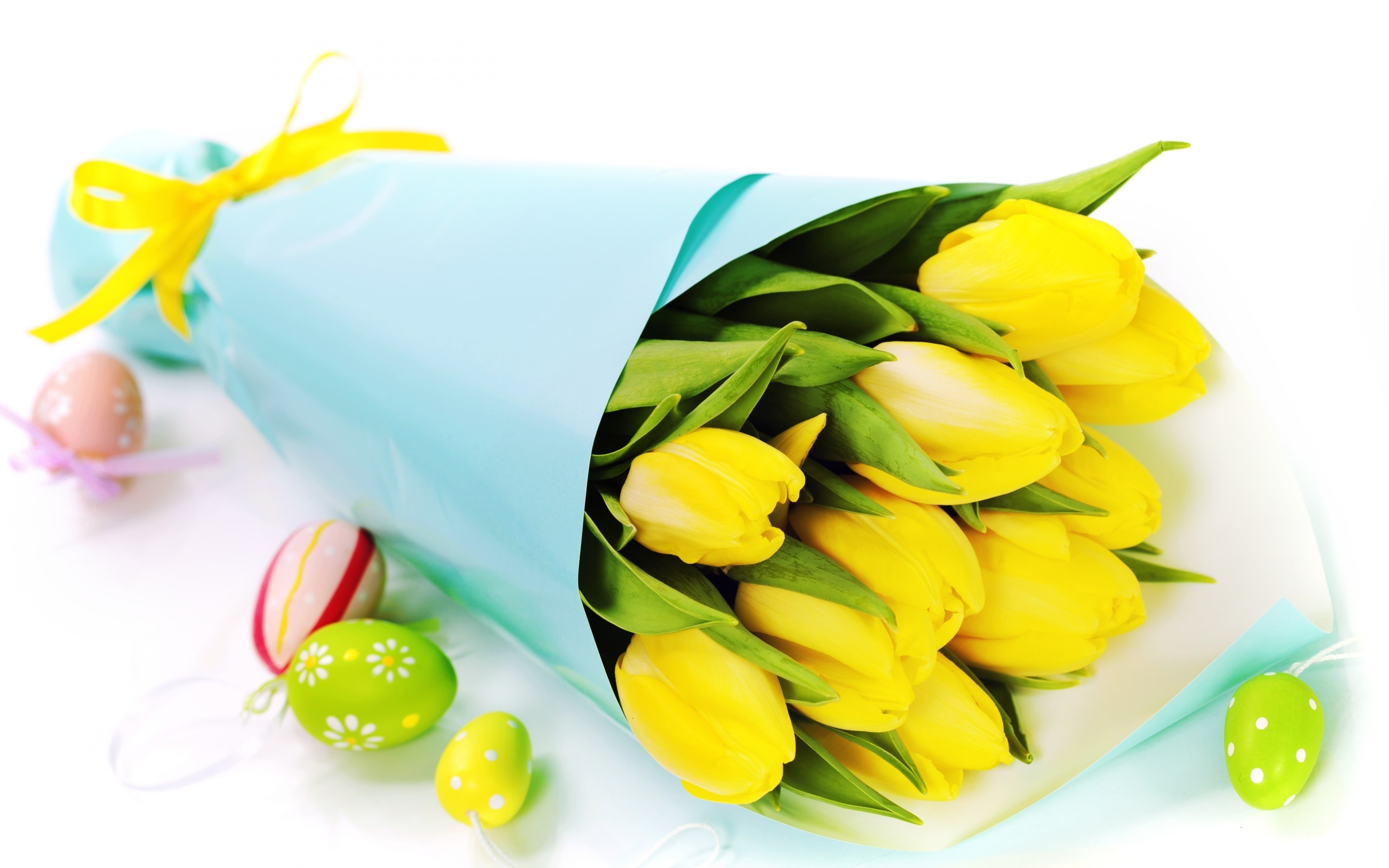 Easter Tulips and Egs for 2880 x 1800 Retina Display resolution
