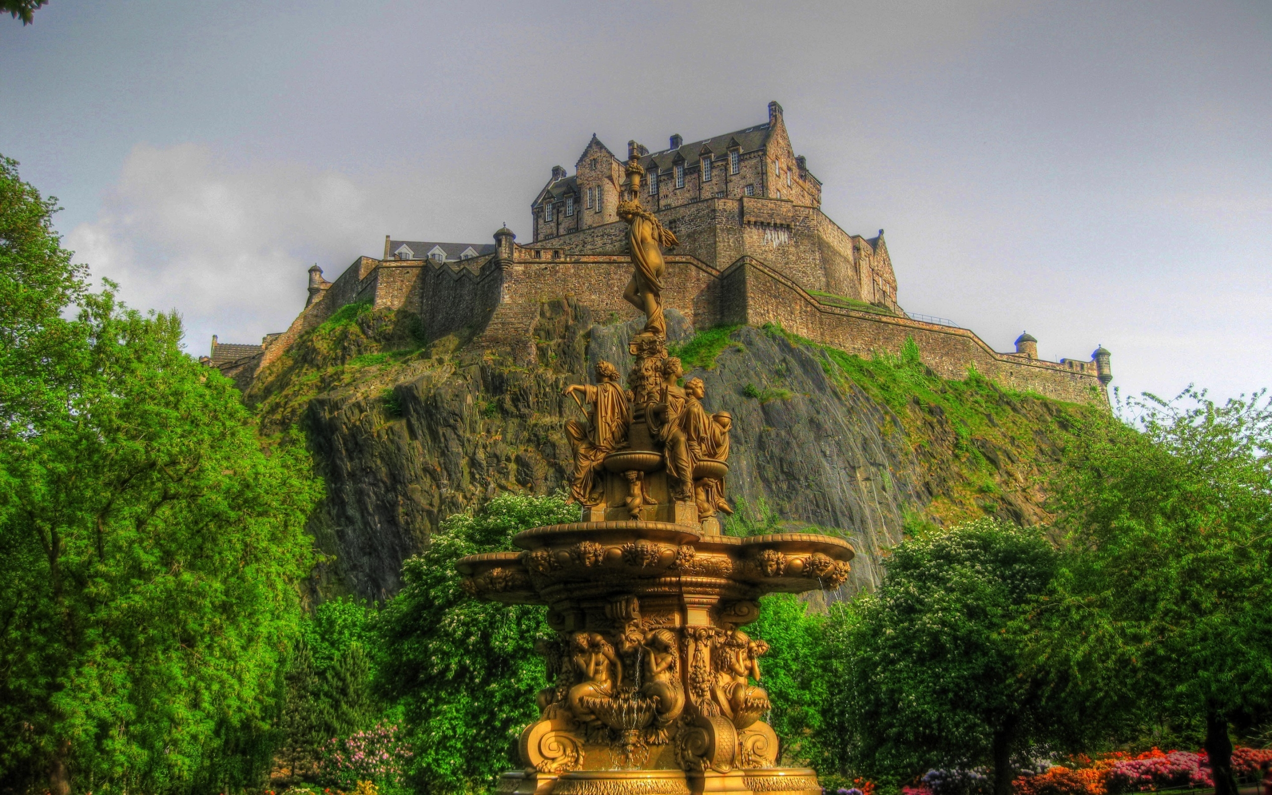 Edinburgh Castle Scotland for 2560 x 1600 widescreen resolution