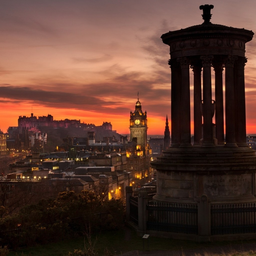 Edinburgh Scotland for 1024 x 1024 iPad resolution