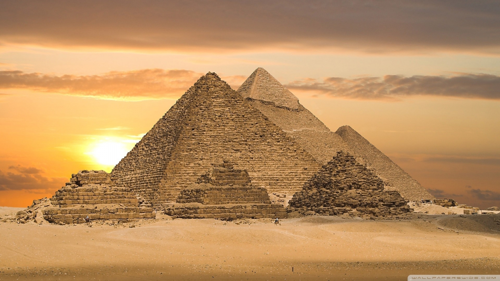 Egyptian Pyramids for 1680 x 945 HDTV resolution