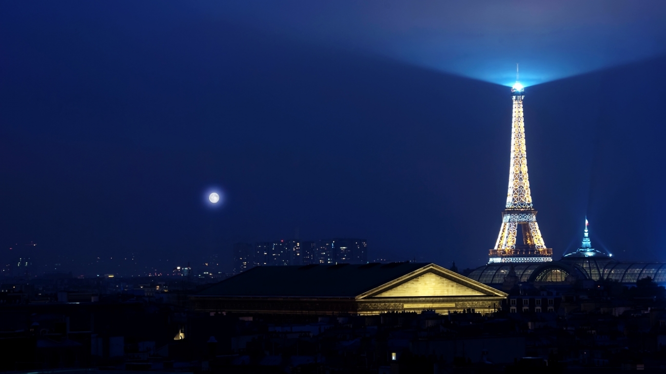 Eiffel Tower Light for 1366 x 768 HDTV resolution