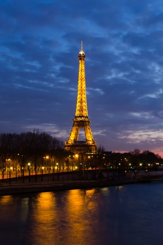 Eiffel Tower Sunset for 320 x 480 iPhone resolution