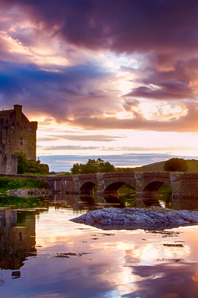 Eilean Donan Castle for 640 x 960 iPhone 4 resolution