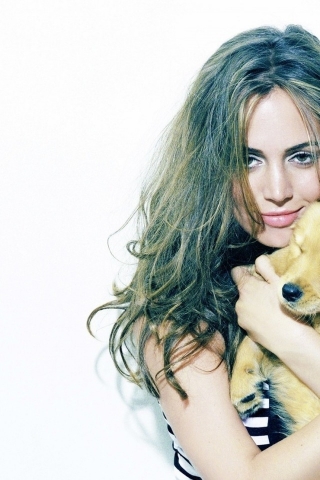 Eliza Dushku Puppy for 320 x 480 iPhone resolution