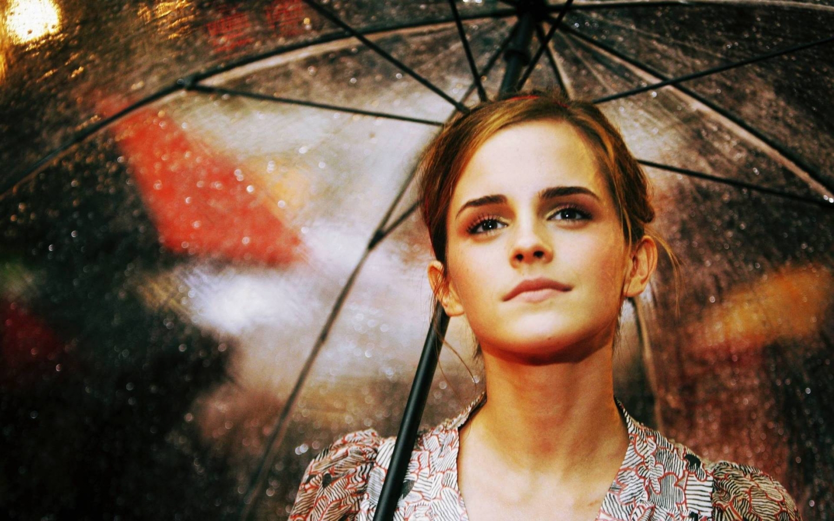 Emma Watson Umbrella for 1680 x 1050 widescreen resolution
