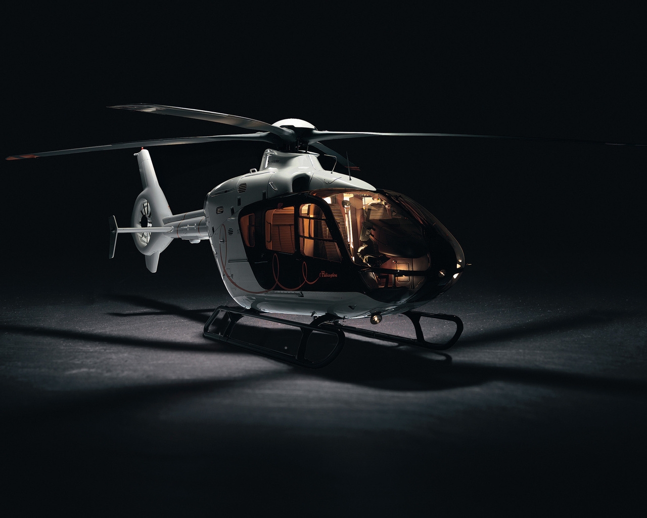 Eurocopter EC135 Helicopter for 1280 x 1024 resolution