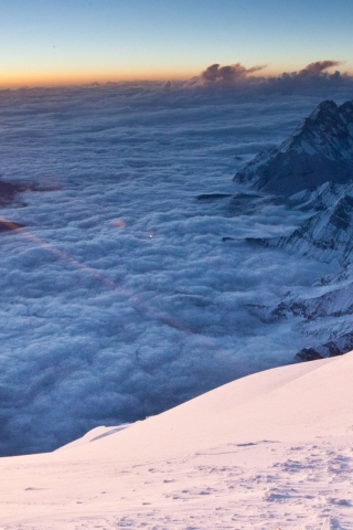 Everest Movie for 320 x 480 iPhone resolution