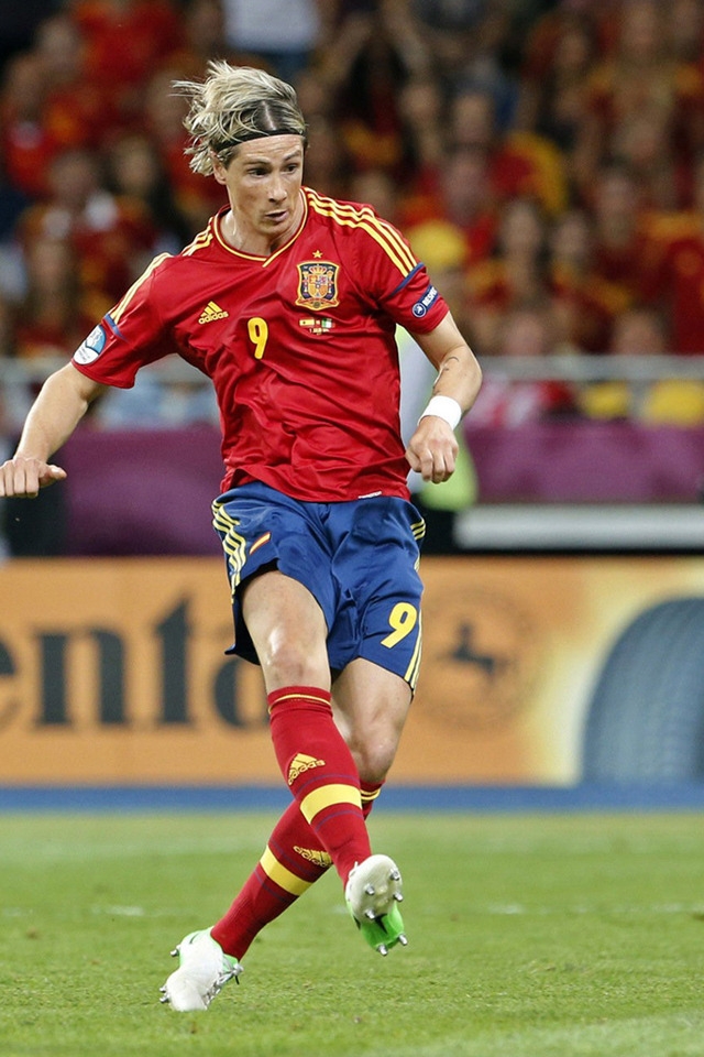 Fernando Torres Spain for 640 x 960 iPhone 4 resolution
