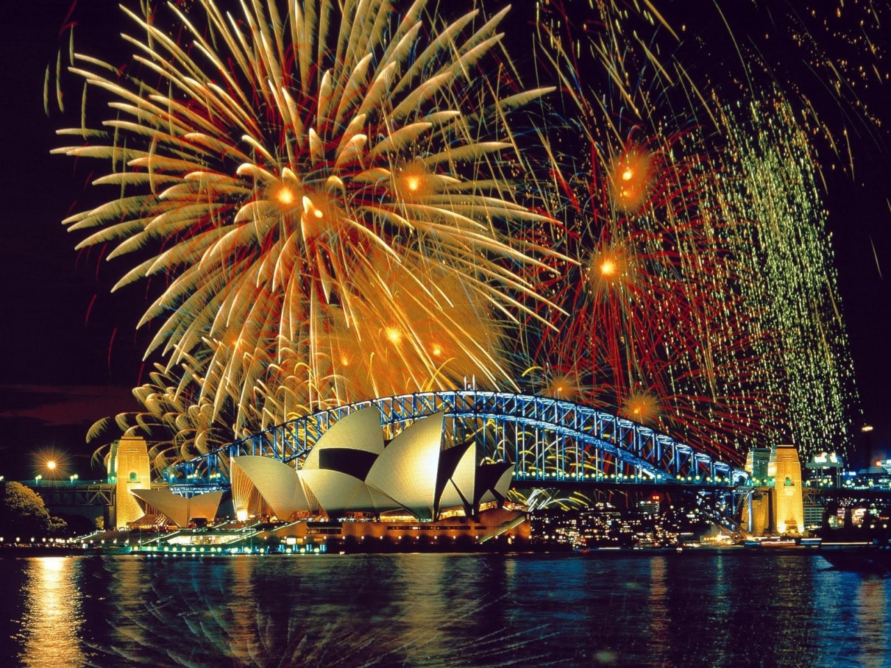 Fireworks Over the Sydney Opera House and Harbor Bridge for 1280 x 960 resolution