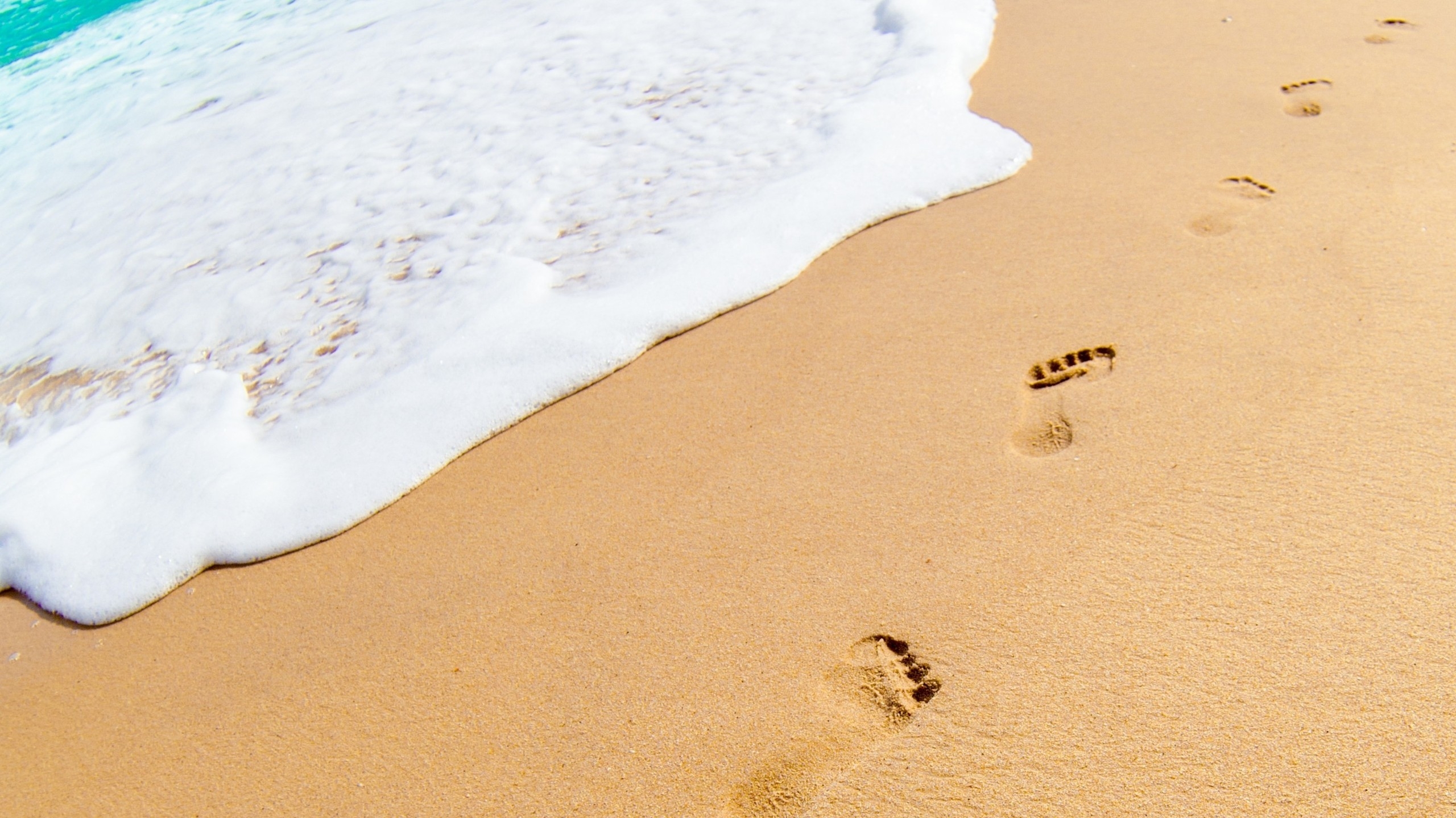 Footprints in the Sand for 2560x1440 HDTV resolution