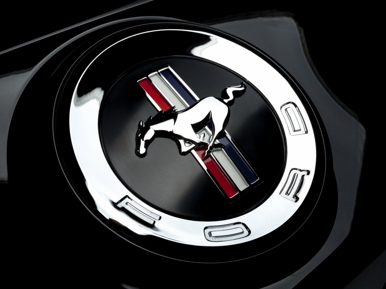 Ford Mustang Emblem for 1280 x 960 resolution
