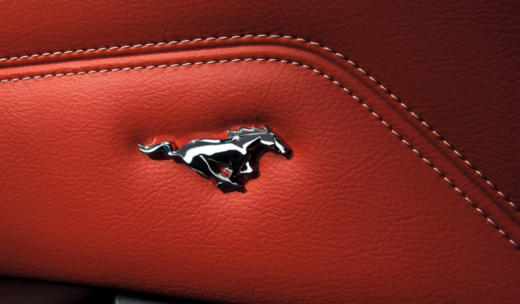 Ford Mustang Emblem Interior for 1024 x 600 widescreen resolution