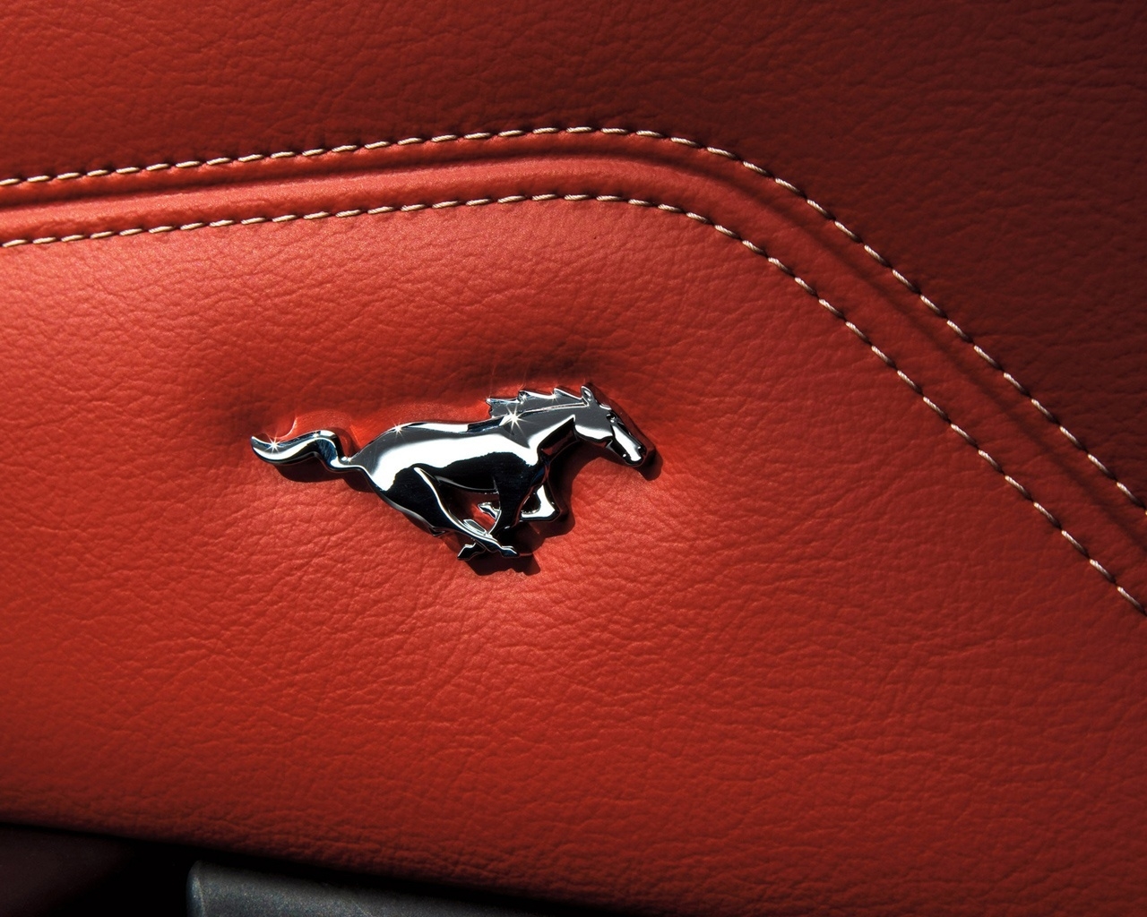 Ford Mustang Emblem Interior for 1280 x 1024 resolution