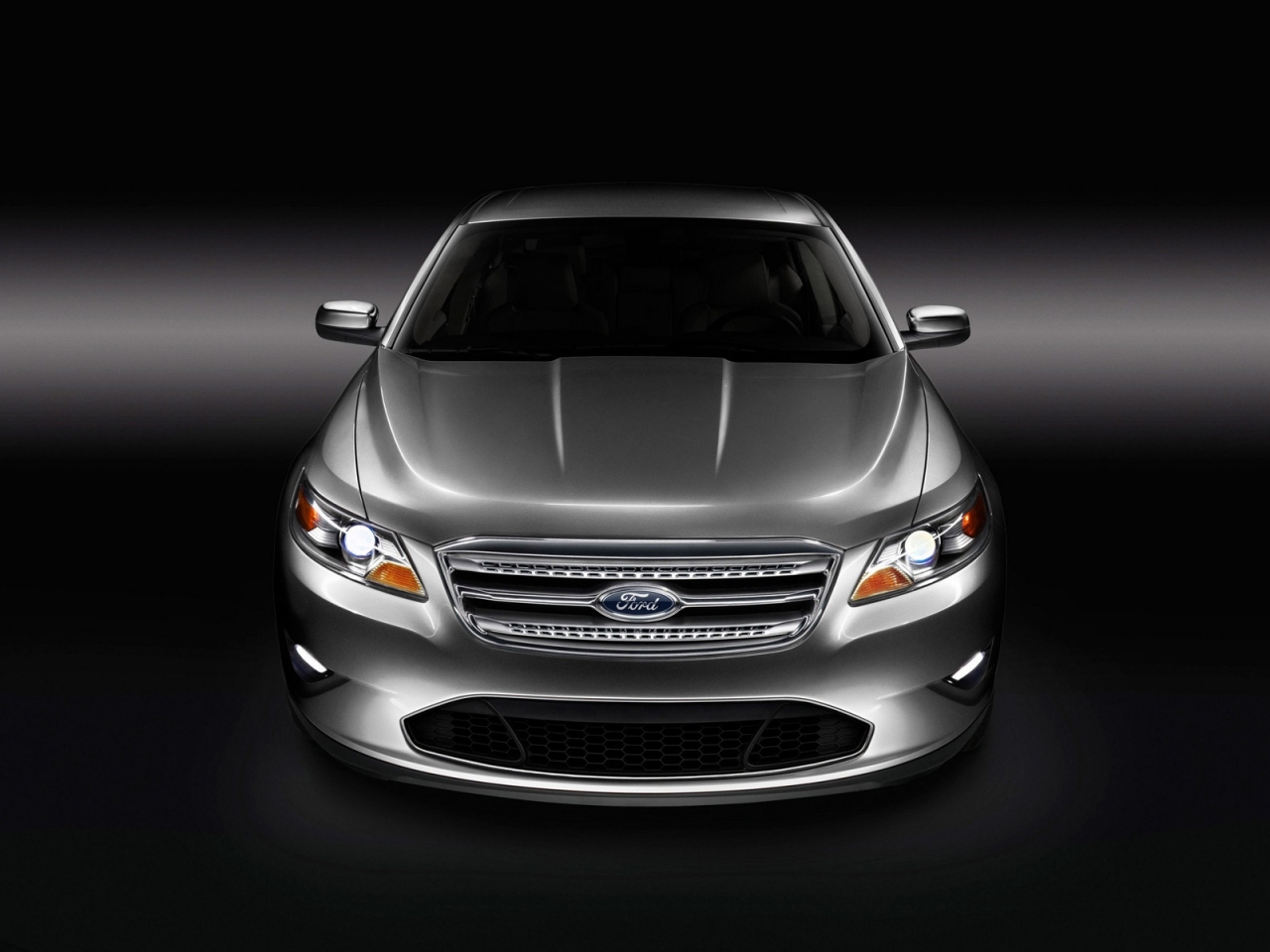 Ford Taurus 2010 for 1280 x 960 resolution