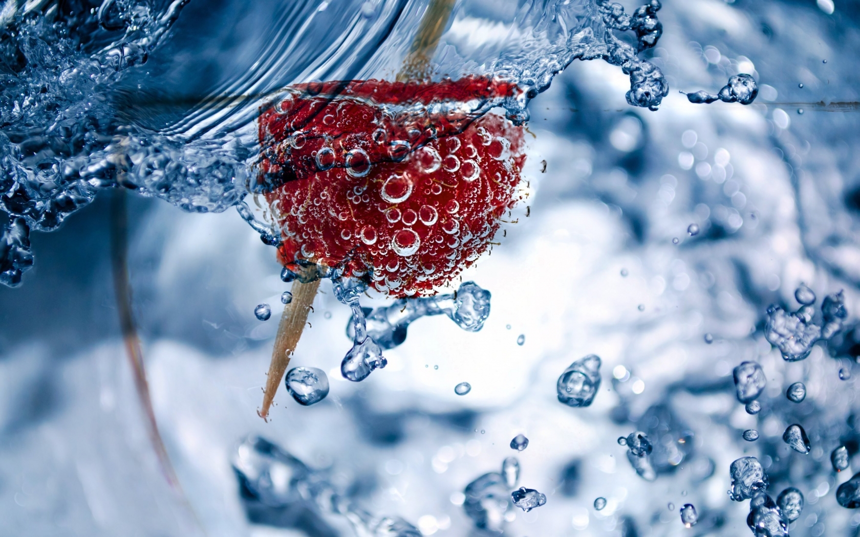 Fresh Raspberry in Water for 1680 x 1050 widescreen resolution