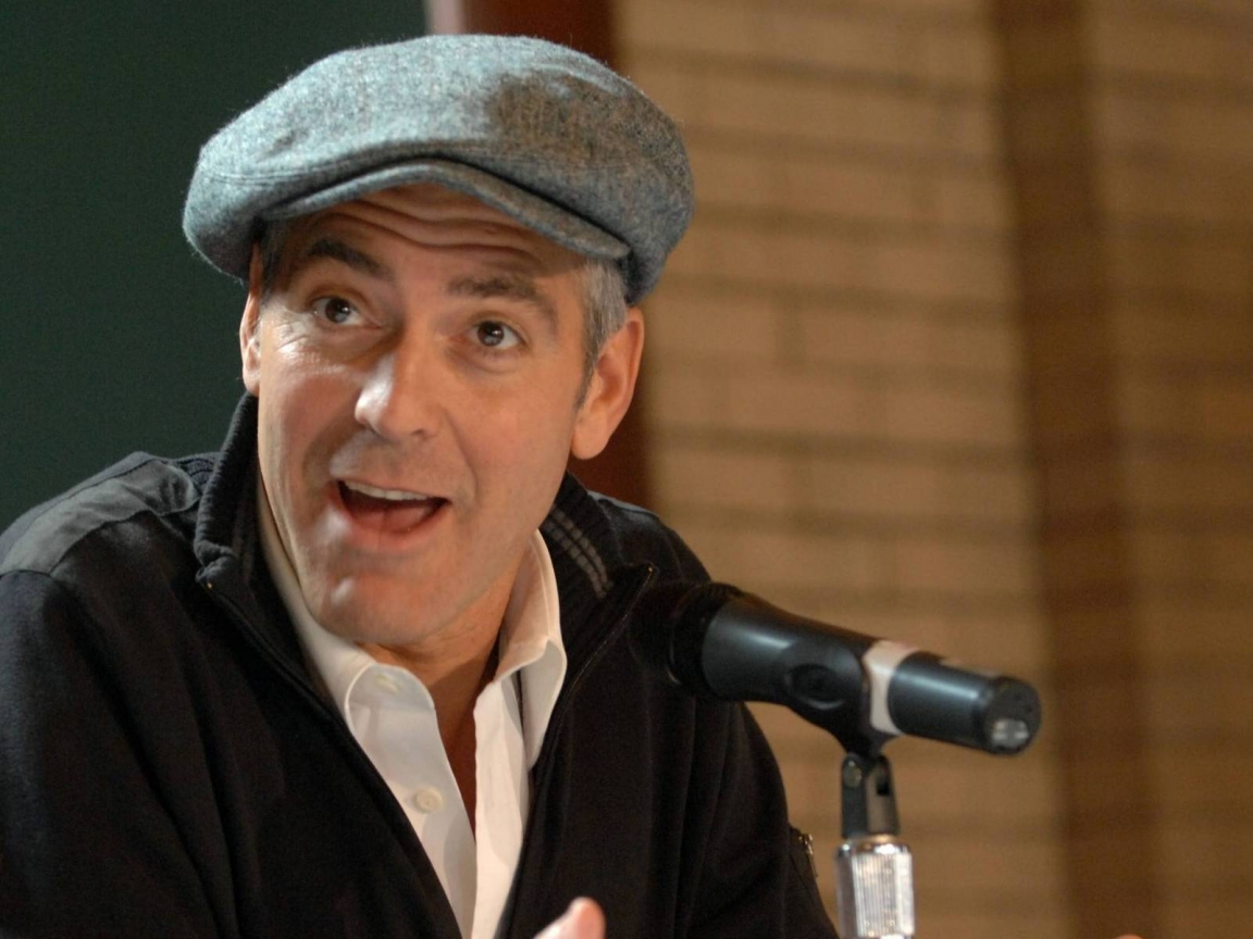 George Clooney Hat for 1152 x 864 resolution
