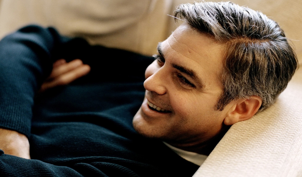 George Clooney Relaxing for 1024 x 600 widescreen resolution