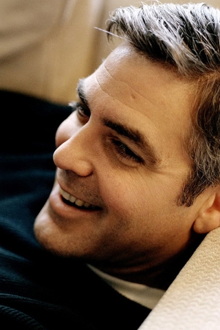 George Clooney Relaxing for 320 x 480 iPhone resolution