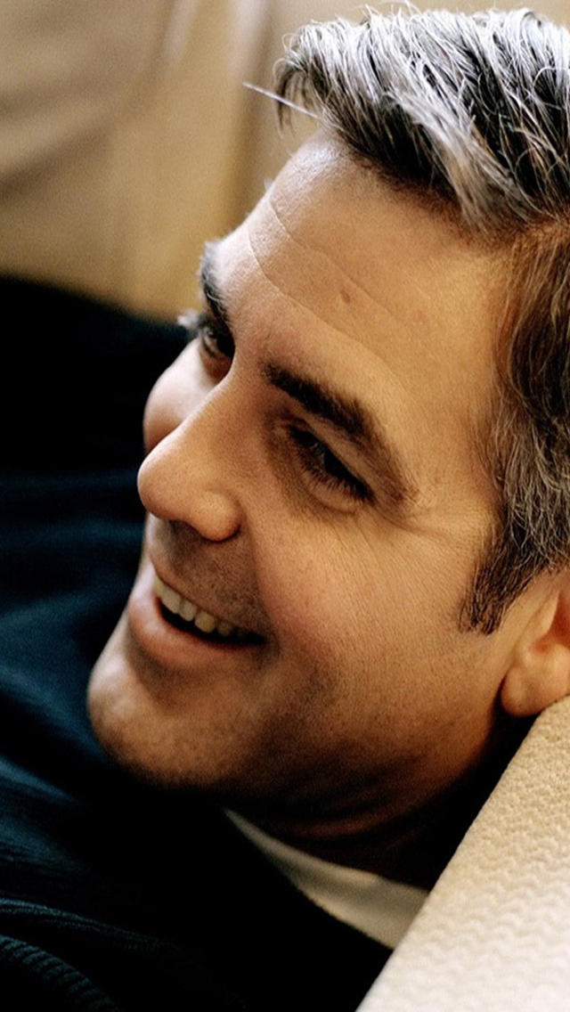 George Clooney Relaxing for 640 x 1136 iPhone 5 resolution