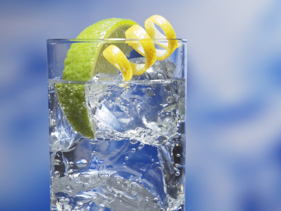 Gin and Tonic Cocktail for 1152 x 864 resolution