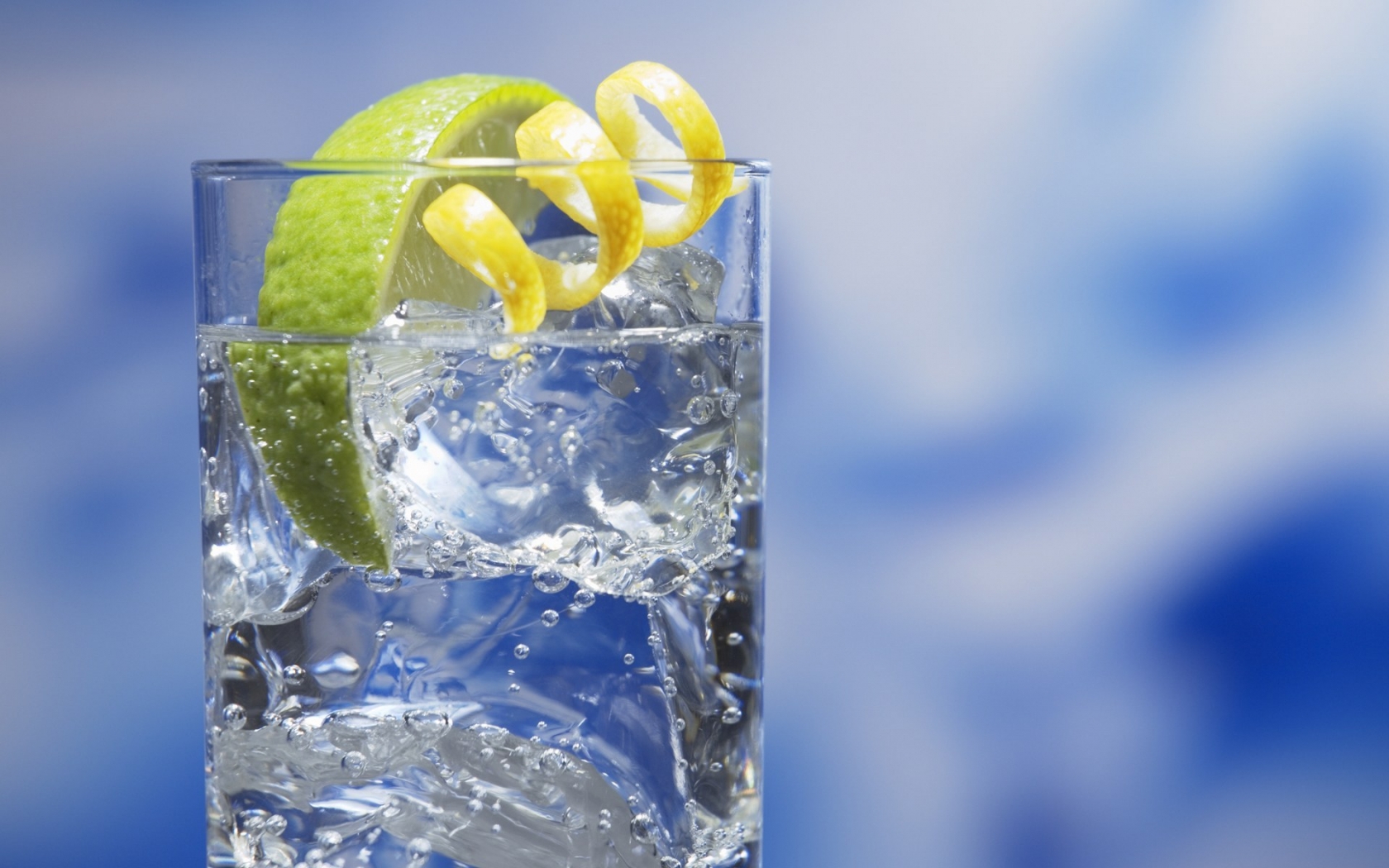 Gin and Tonic Cocktail for 1680 x 1050 widescreen resolution
