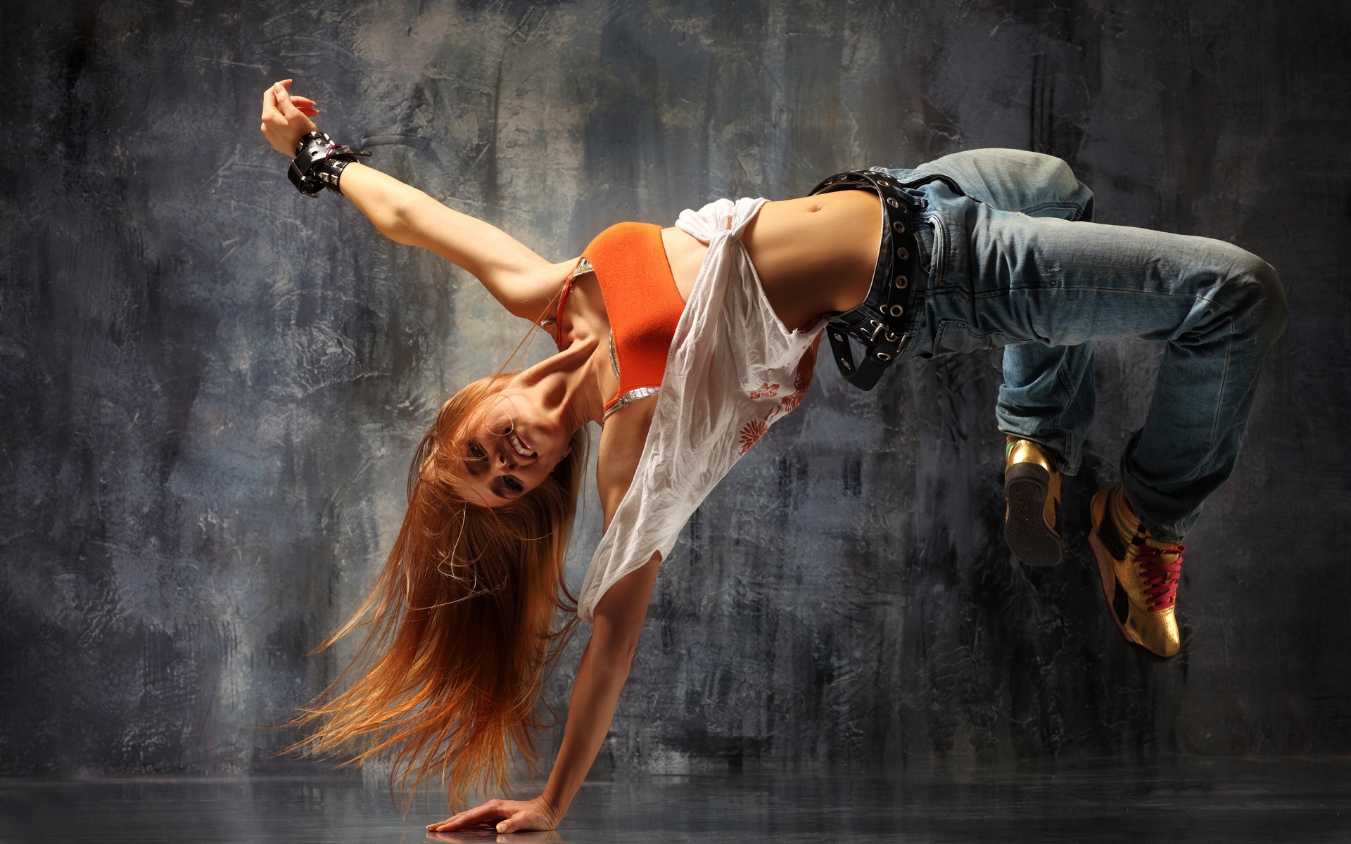 Girl Breakdancing for 1920 x 1200 widescreen resolution
