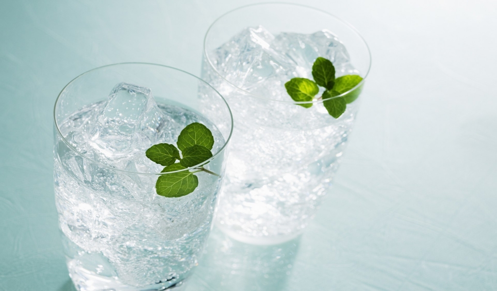 Glass of Carbonated Water for 1024 x 600 widescreen resolution