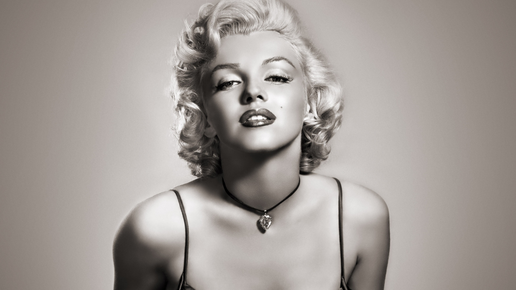 Gorgeous Marilyn Monroe for 1680 x 945 HDTV resolution