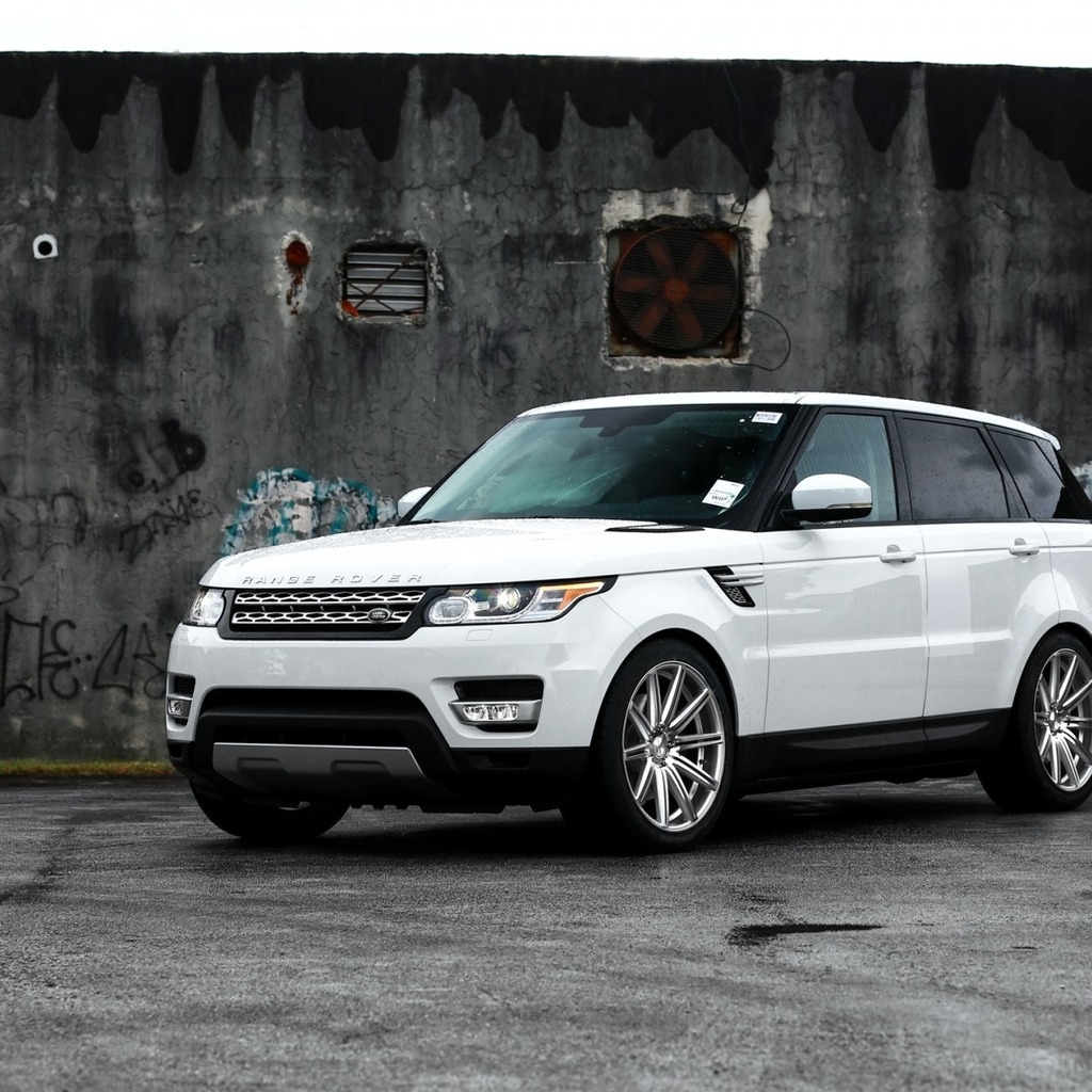 Gorgeous White Range Rover Sport for 1024 x 1024 iPad resolution
