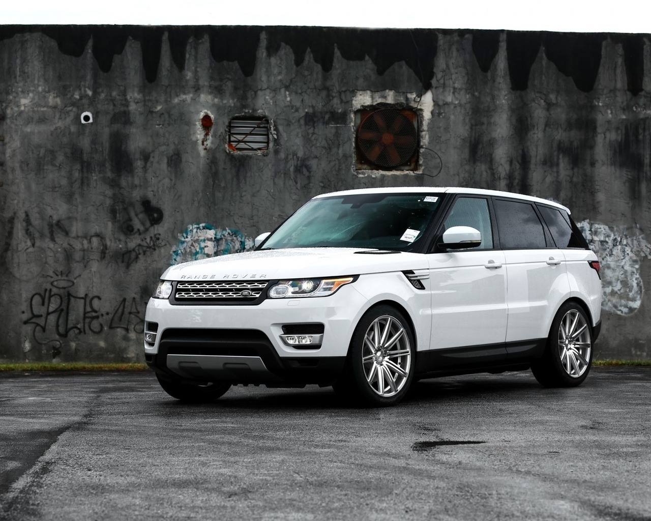 Gorgeous White Range Rover Sport for 1280 x 1024 resolution