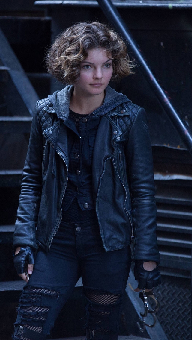Gotham Selina Kyle for 640 x 1136 iPhone 5 resolution