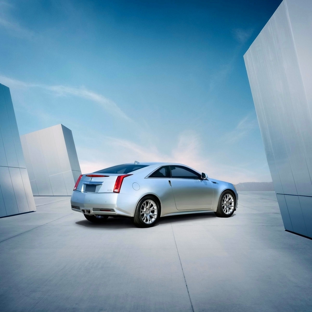 Gourgeous Cadillac CTS  for 1024 x 1024 iPad resolution