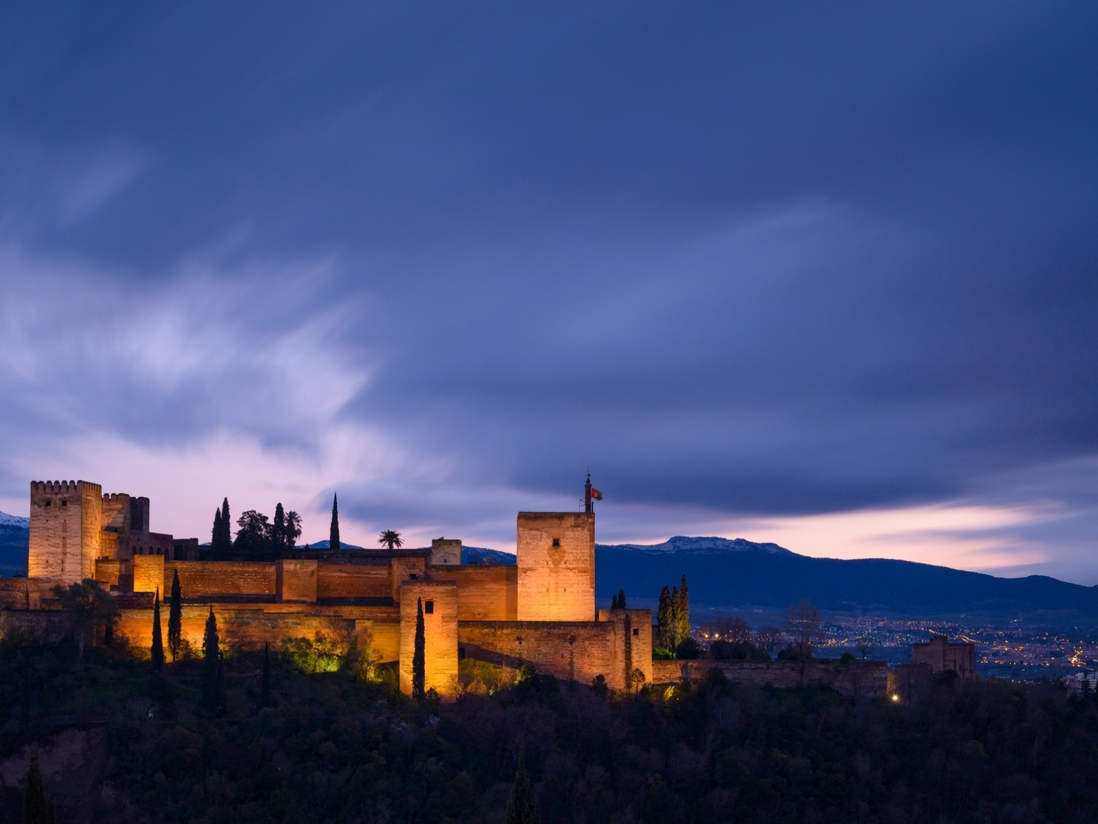 Granada Night View for 1600 x 1200 resolution