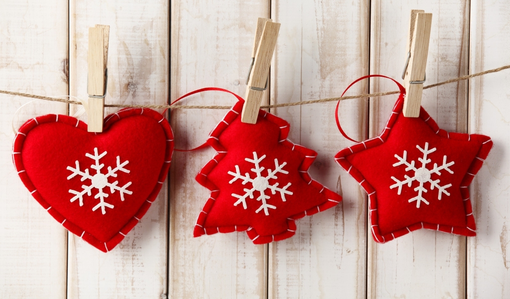 Handmade Red Christmas Ornaments for 1024 x 600 widescreen resolution