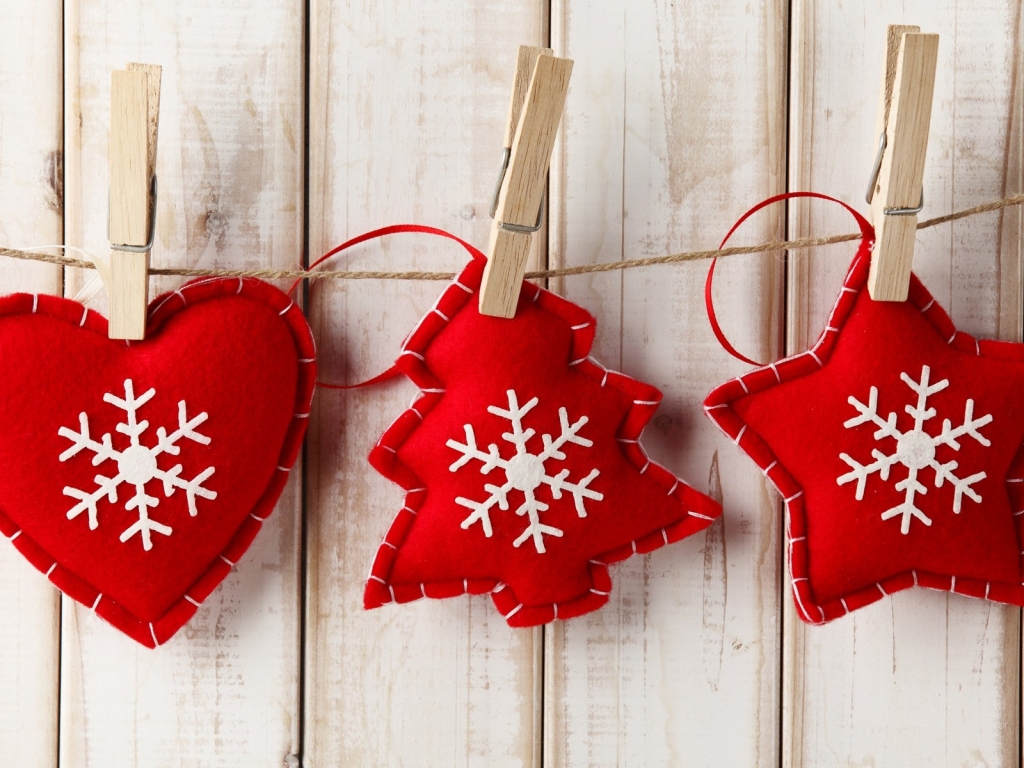 Handmade Red Christmas Ornaments for 1024 x 768 resolution