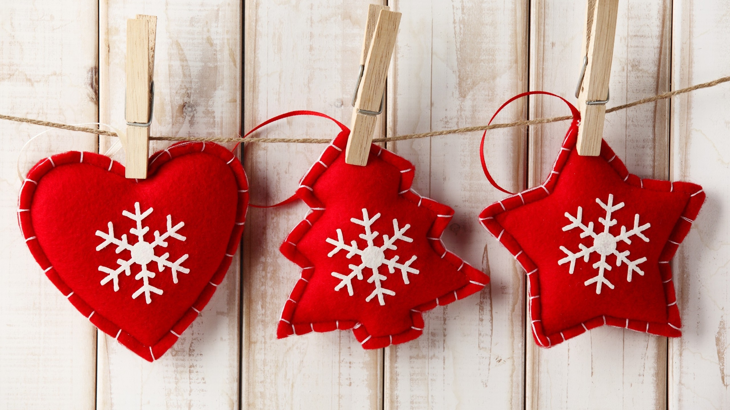 Handmade Red Christmas Ornaments for 2560x1440 HDTV resolution