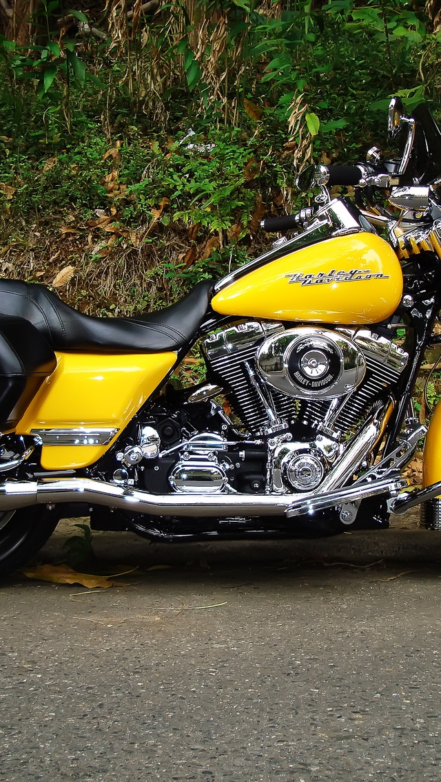 Harley Davidson Road King Yellow for 640 x 1136 iPhone 5 resolution