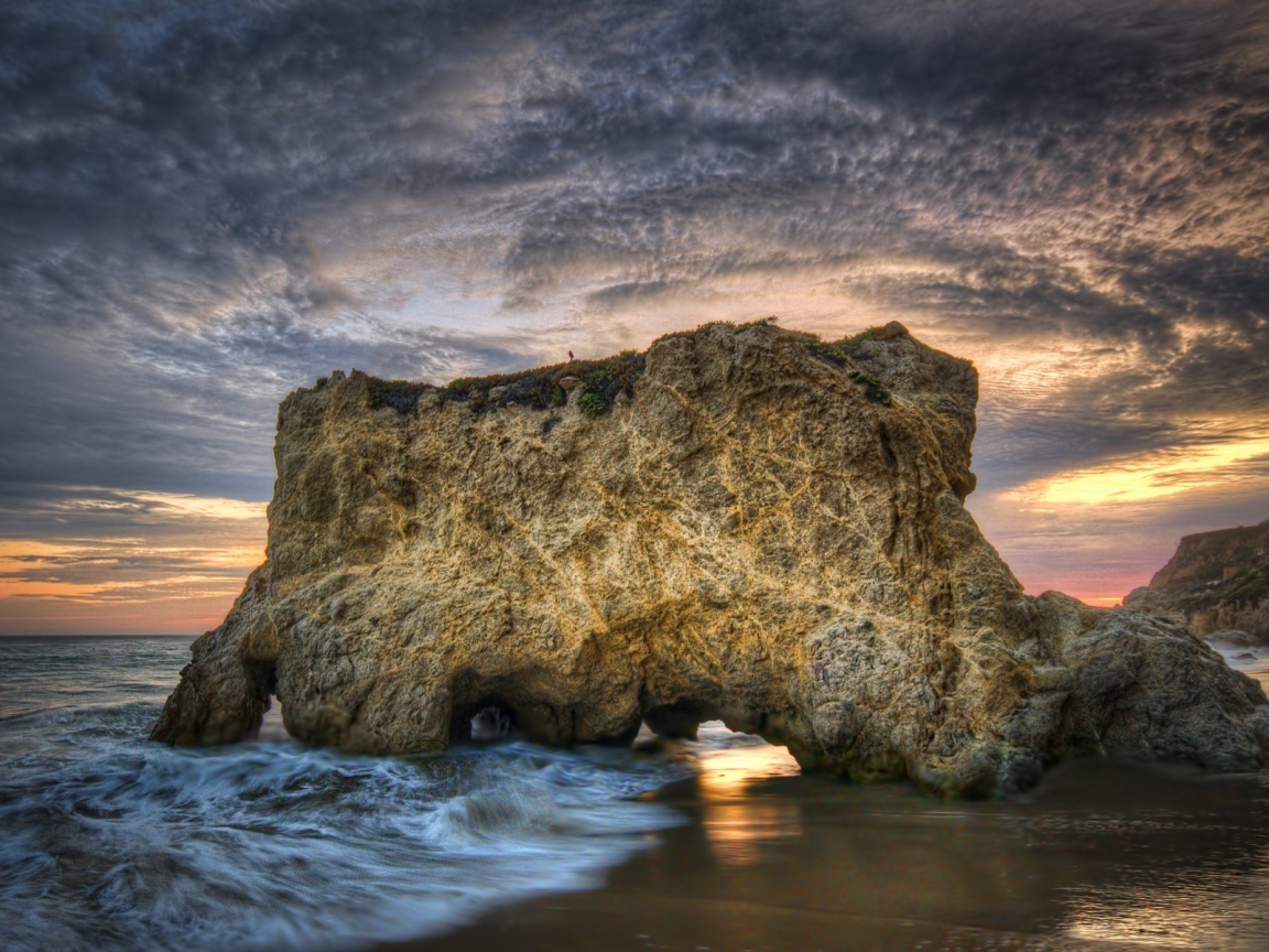 HDR Sea Rock for 1152 x 864 resolution
